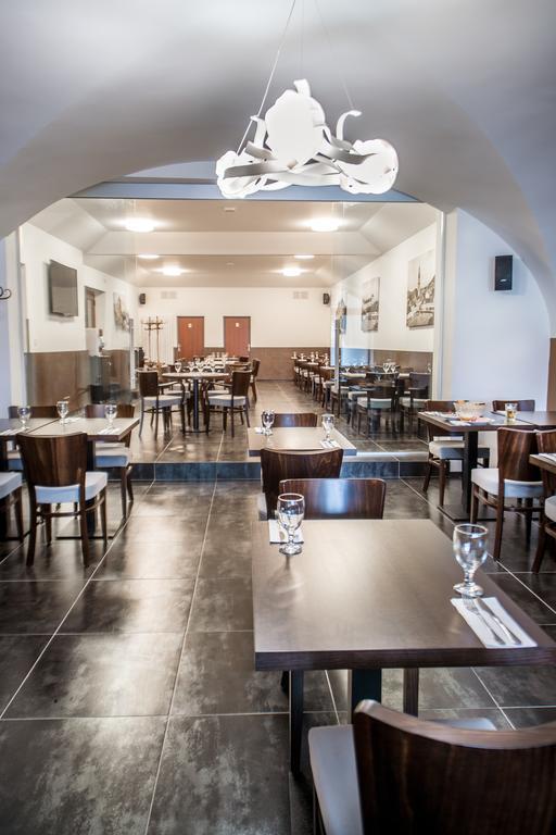 Hotel U Lva Bílina Zewnętrze zdjęcie