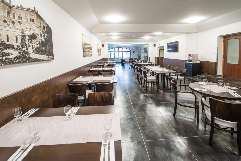 Hotel U Lva Bílina Zewnętrze zdjęcie