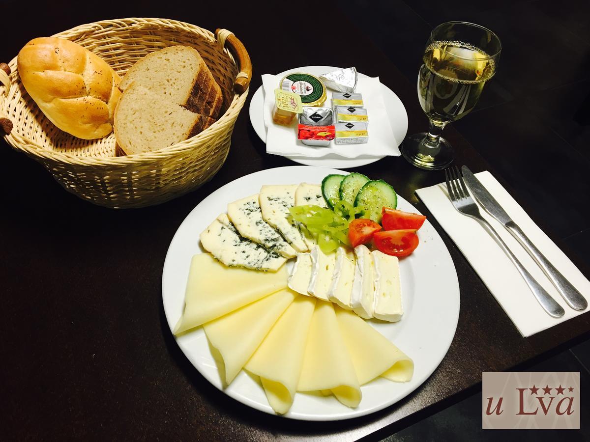 Hotel U Lva Bílina Zewnętrze zdjęcie